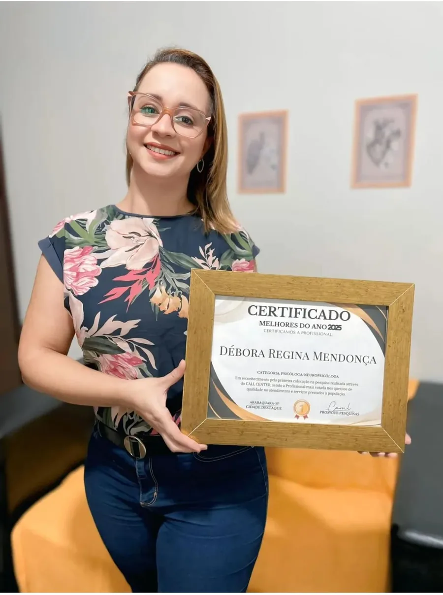 Débora Mendonça com Certificado Melhores do Ano 2025 - Psicóloga e Neuropsicóloga em Araraquara